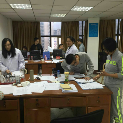 加班加點不言苦  團(tuán)結(jié)協(xié)作齊奮戰(zhàn)