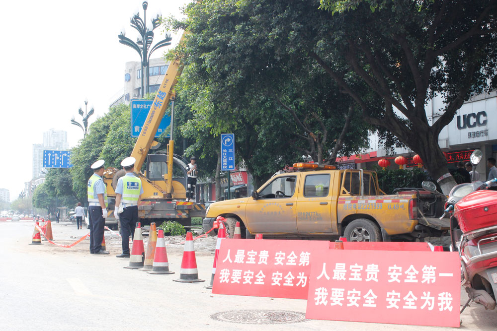 爭(zhēng)分奪秒齊奮戰(zhàn) 搶險(xiǎn)鐵軍逞英豪