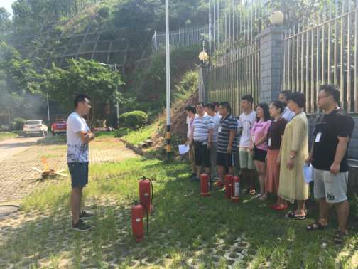 宜賓臨港自來(lái)水有限公司開展防洪防汛和消防安全應(yīng)急演練