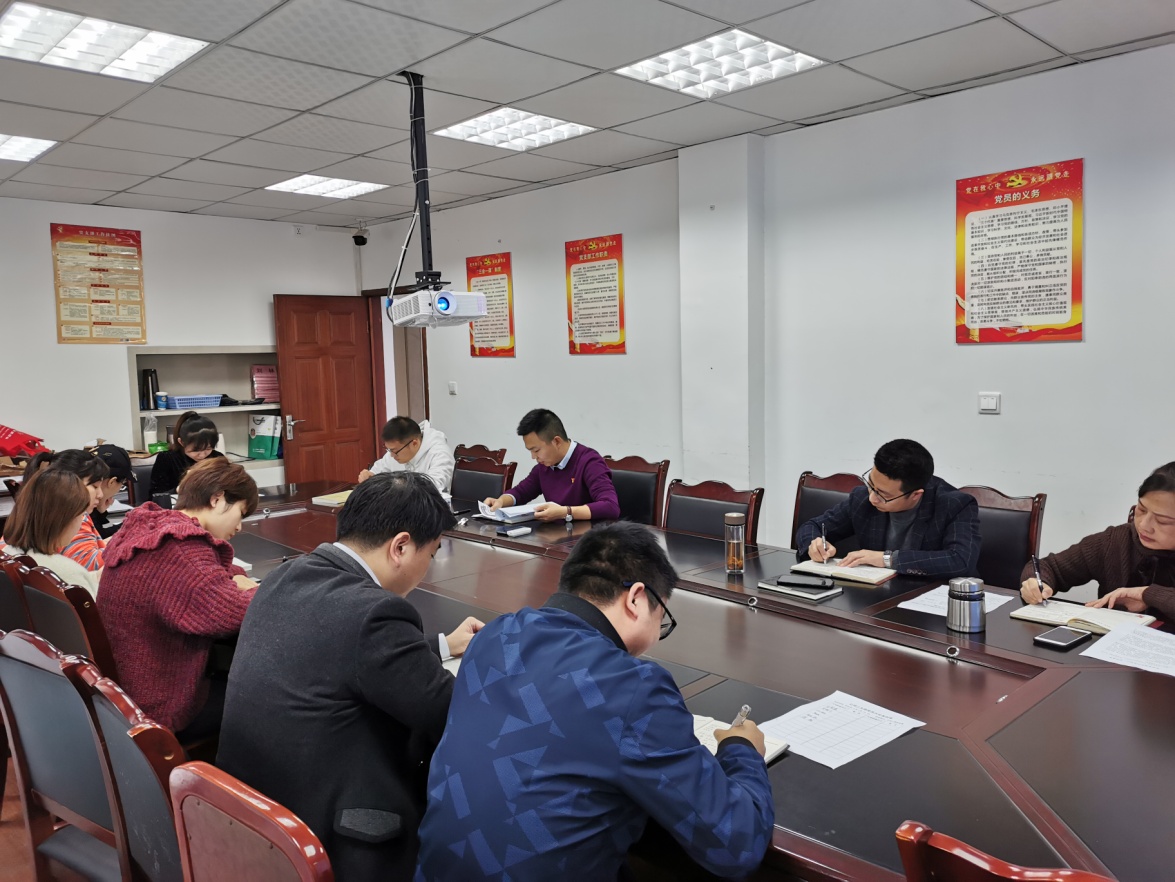 強(qiáng)化責(zé)任擔(dān)當(dāng) ，牢記職責(zé)使命