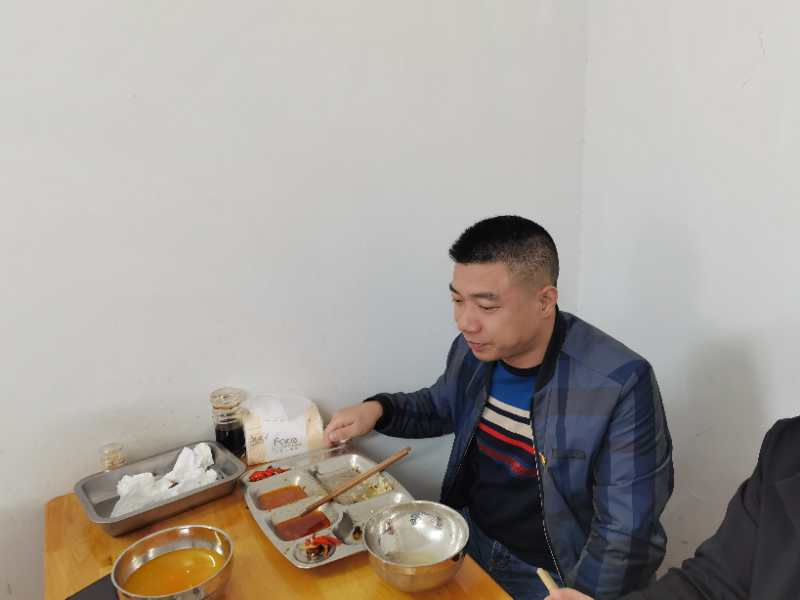 強(qiáng)監(jiān)督，重引導(dǎo)，杜絕“舌尖上的浪費(fèi)”