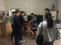 走訪慰問困難戶，真情關(guān)愛暖人心