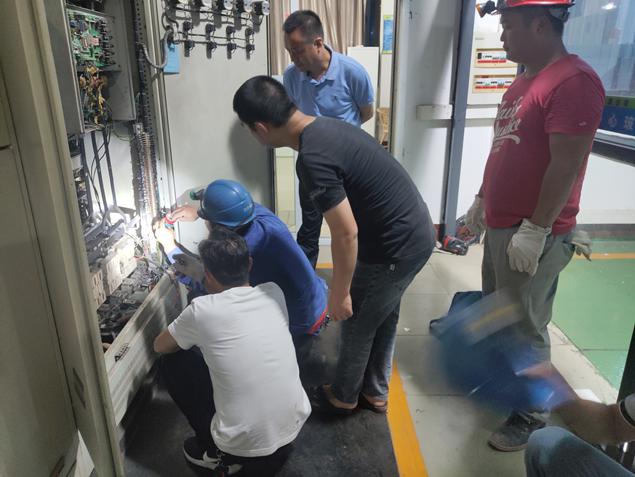 通宵奮戰(zhàn)，順利完成一水廠泵站電氣改造
