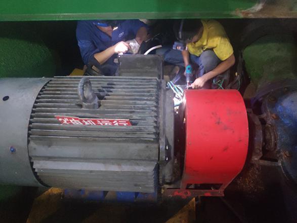通宵奮戰(zhàn)，順利完成一水廠泵站電氣改造