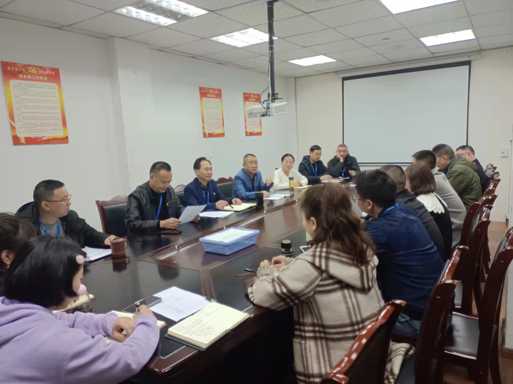 建恒支部召開黨員(擴(kuò)大)會專題學(xué)習(xí)市第六次黨代會精神