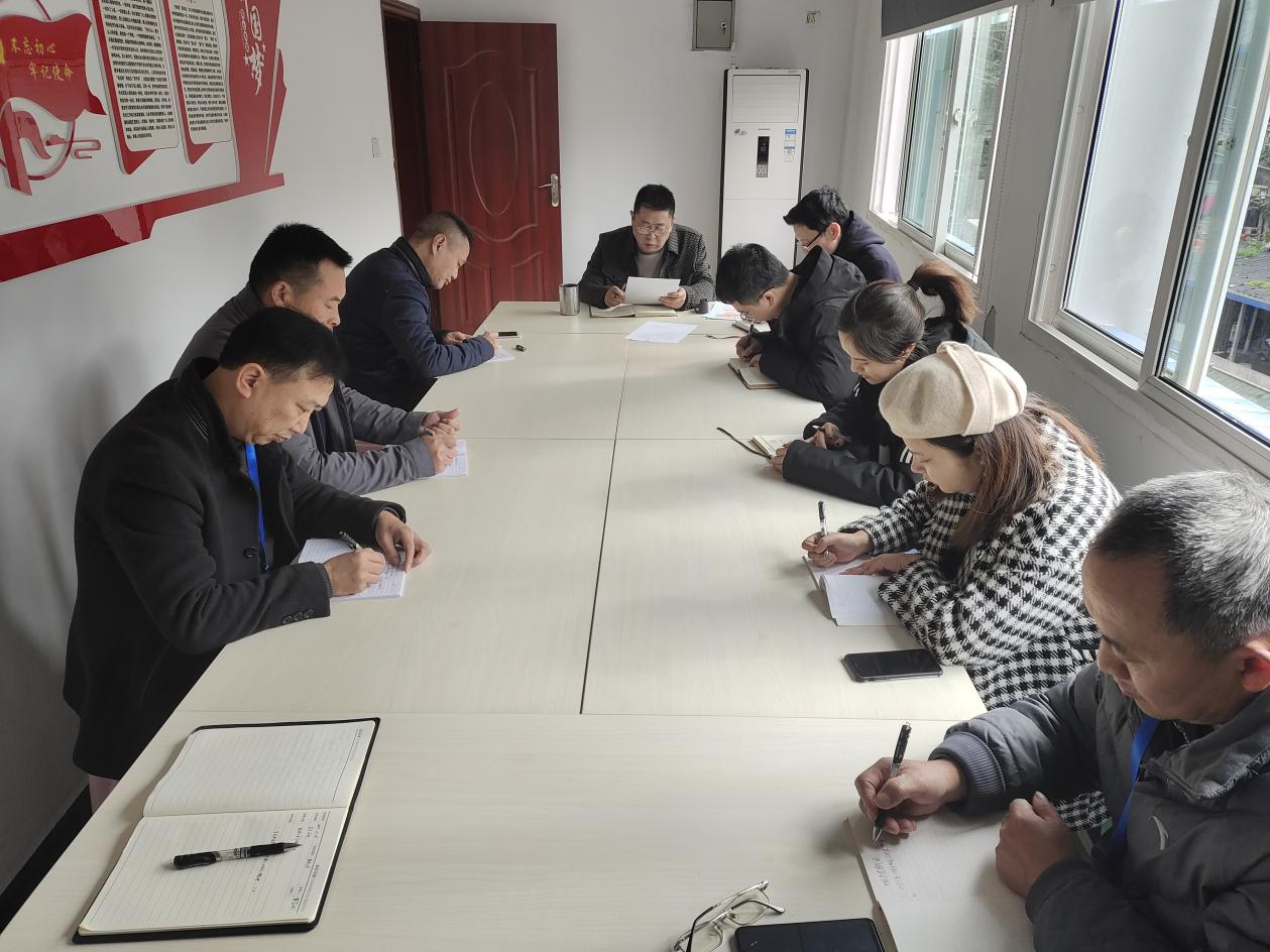 投資公司開展黨的十九屆六中全會(huì)、 宜賓市第六次黨代會(huì)精神專題學(xué)習(xí)會(huì)議