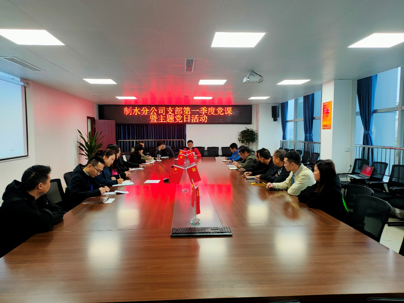 弘揚(yáng)雷鋒精神，在平凡中成就不平凡